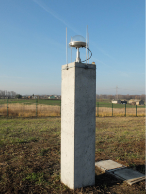 dzwe_ant Antena stacji referencyjnej
