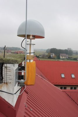 mysz_ant Antena stacji referencyjnej